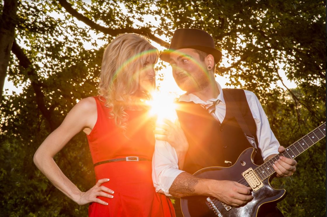 Couple portrait at sunset by Melanie Taylor Photography